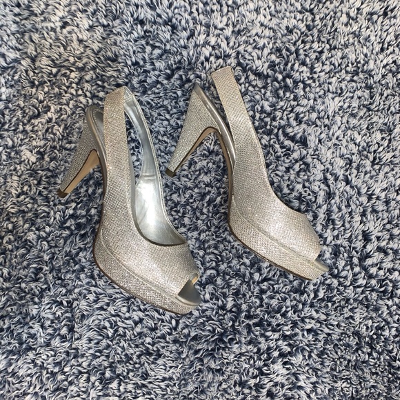 jcpenney Shoes - Size 7.5 Silver & Sparkly Heels